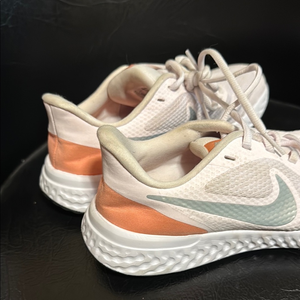 Nike Cream and Orange Sneakers with React Foam - Picture 5 of 6